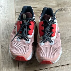 ON Cloudstratus V2 size 6.5